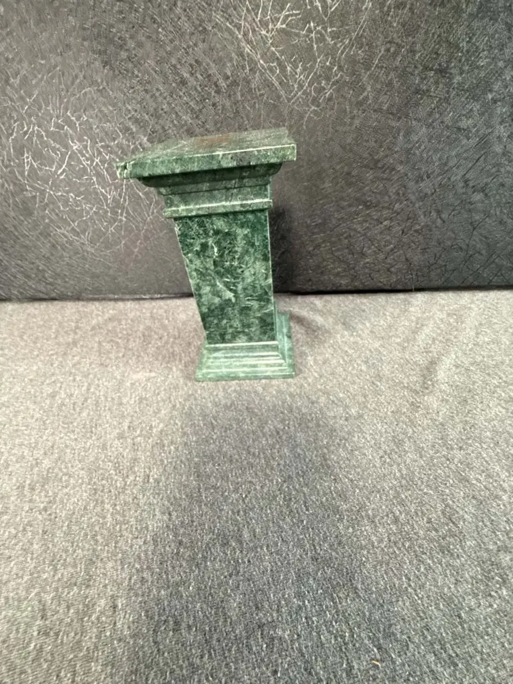 Vintage Leeman Green Marble Desk Clock Mantel Pedestal Quartz Movement
